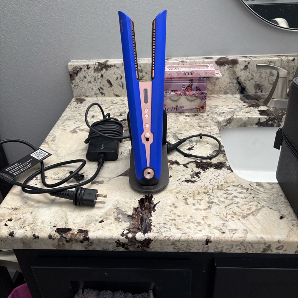 Dyson Blue and gold flat iron brand new